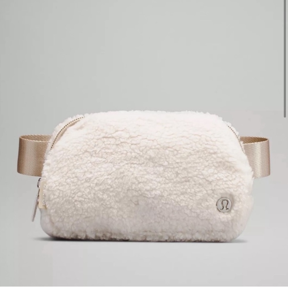 NWT Lululemon Everywhere Fleece Belt Bag